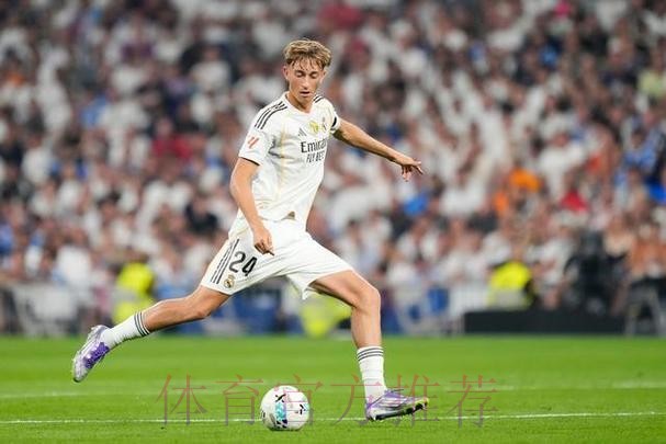 马卡:赫伊森缺乏对抗能力 防守时屡屡陷入被动 马卡:赫伊森缺乏对抗能力 防守时屡屡陷入被动